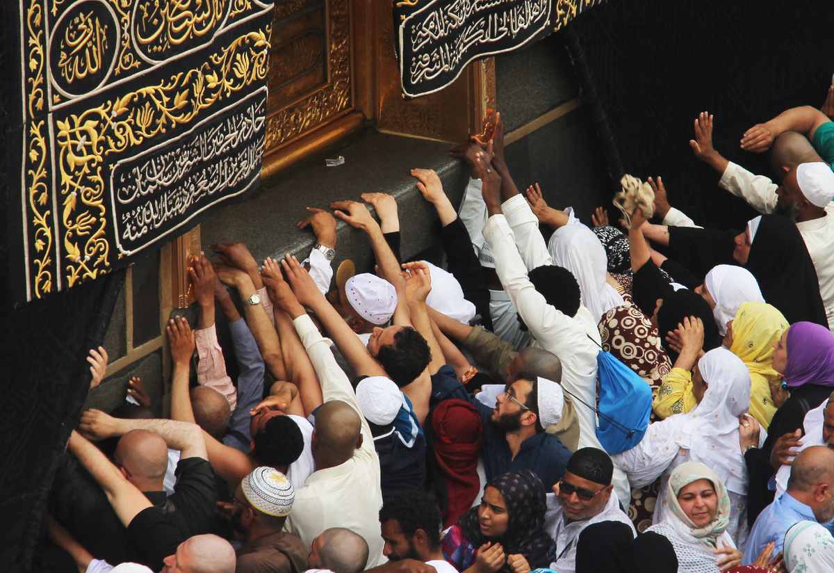 Мусульмане рядом с Каабой