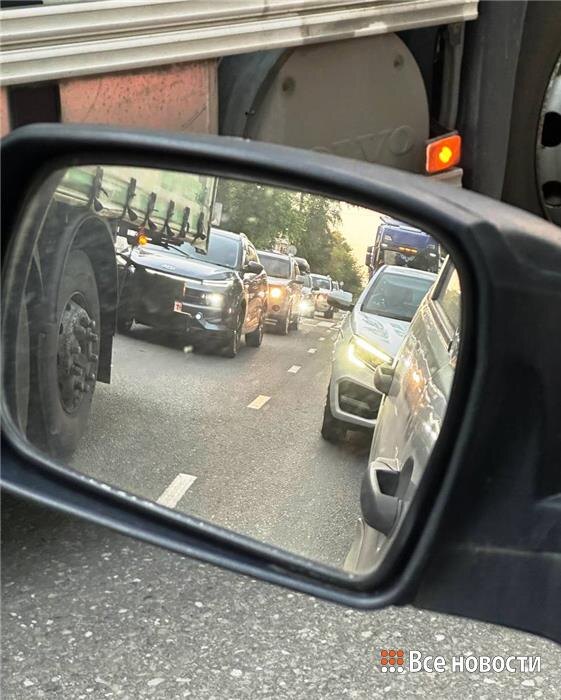 Пробки в Нижнем Тагиле из-за закрытого моста. Фото от 14 июня

