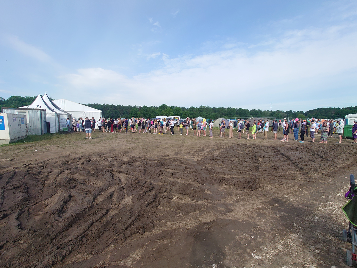 Очередь за кипятком и грязь 