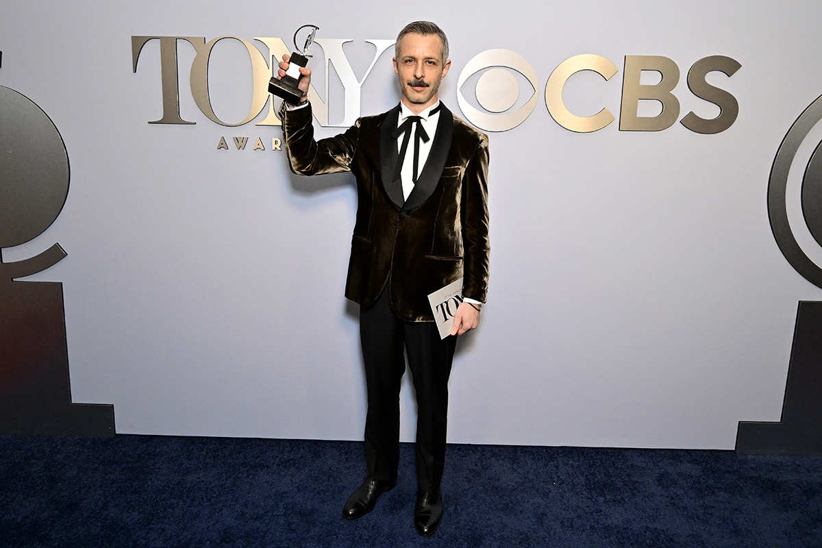 Eugene Gologursky / Getty Images for Tony Awards Productions📷Джереми Стронг