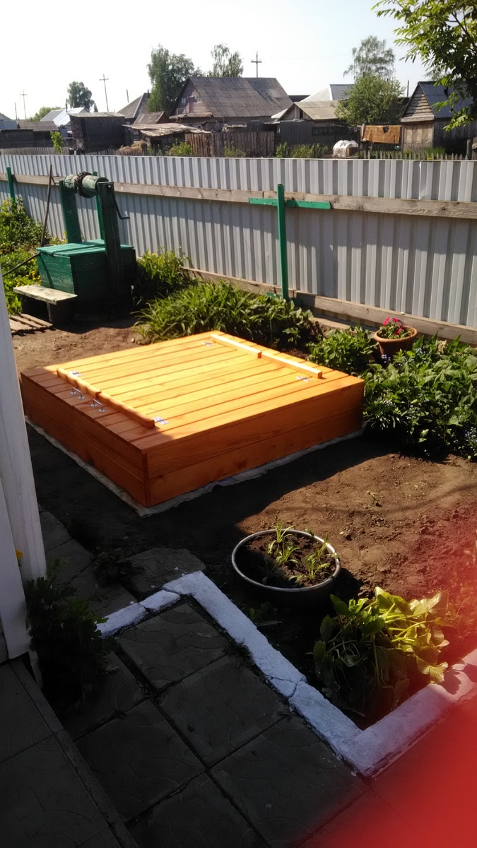 Коробочка как коробочка, скажете вы. Но стоит открыть дверцы...