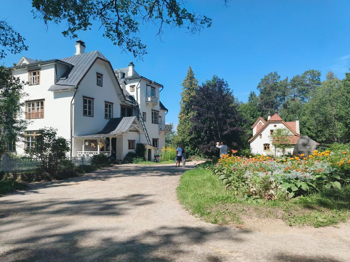 Большой дом и мастерская