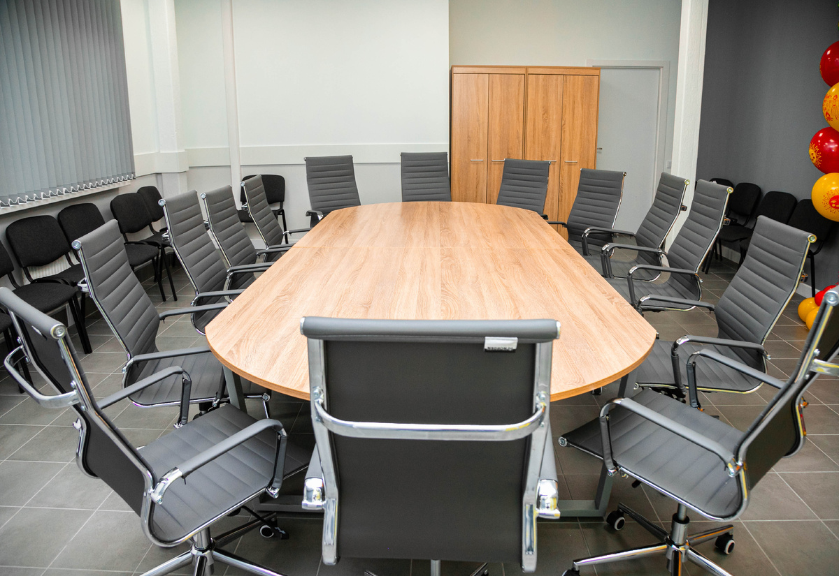 Стол для переговоров. Производство REMI