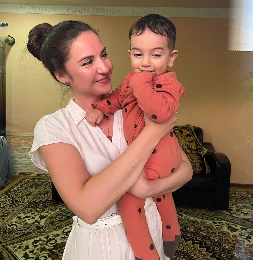 Второй раз в жизни держу на руках маленького ребенка