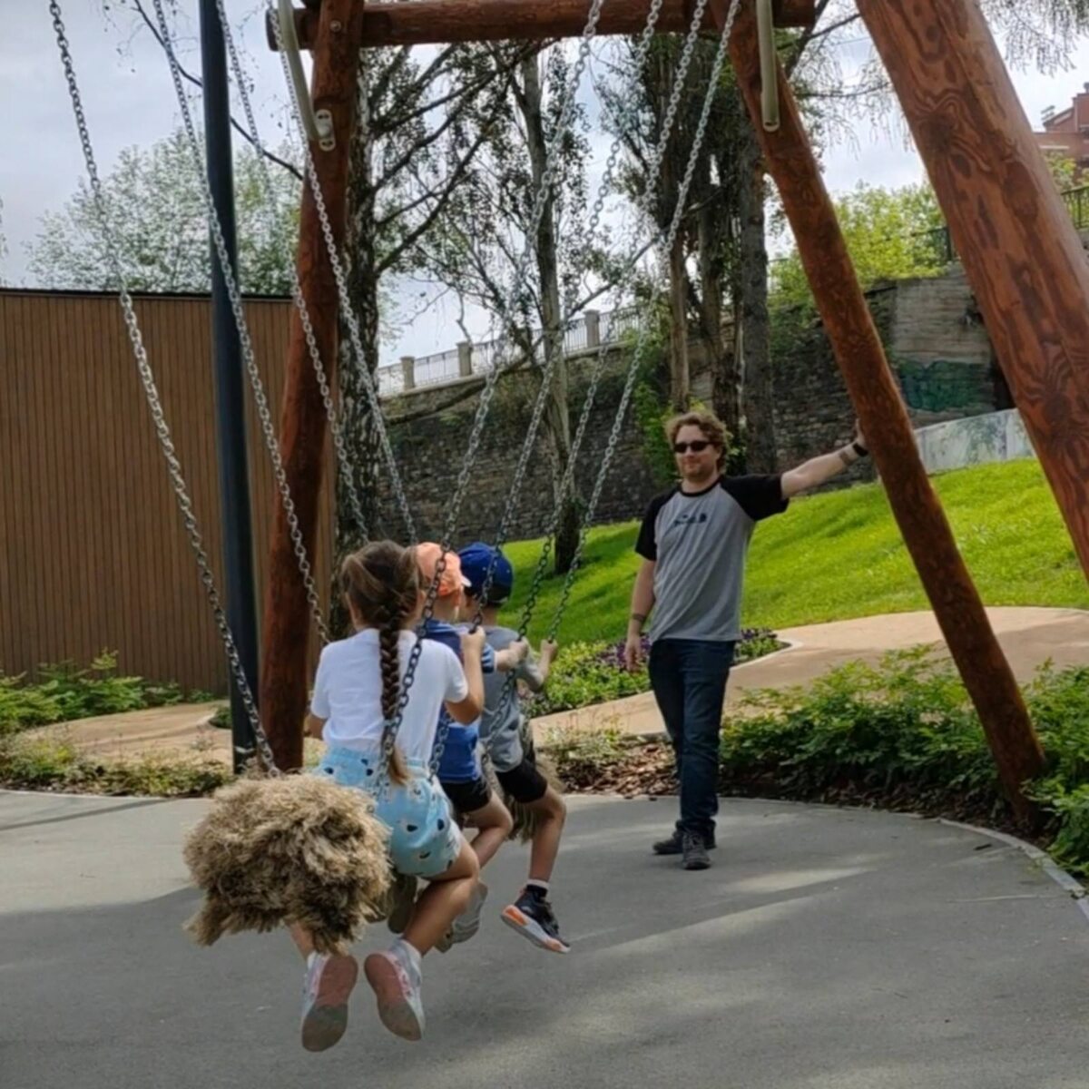Та самая змея, на которой нужно качаться только сидя