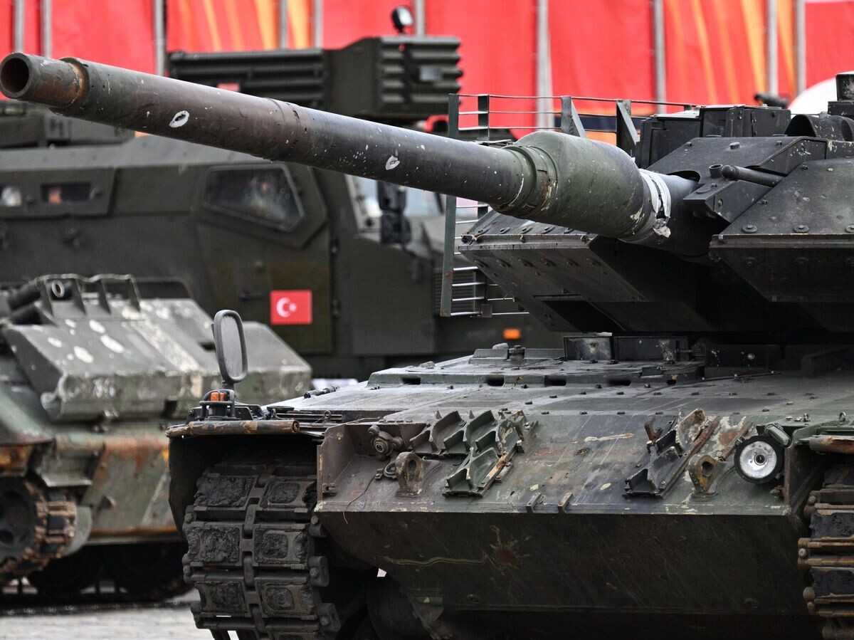    Подготовка к выставке трофейного вооружения и техники на Поклонной горе© РИА Новости . Рамиль Ситдиков