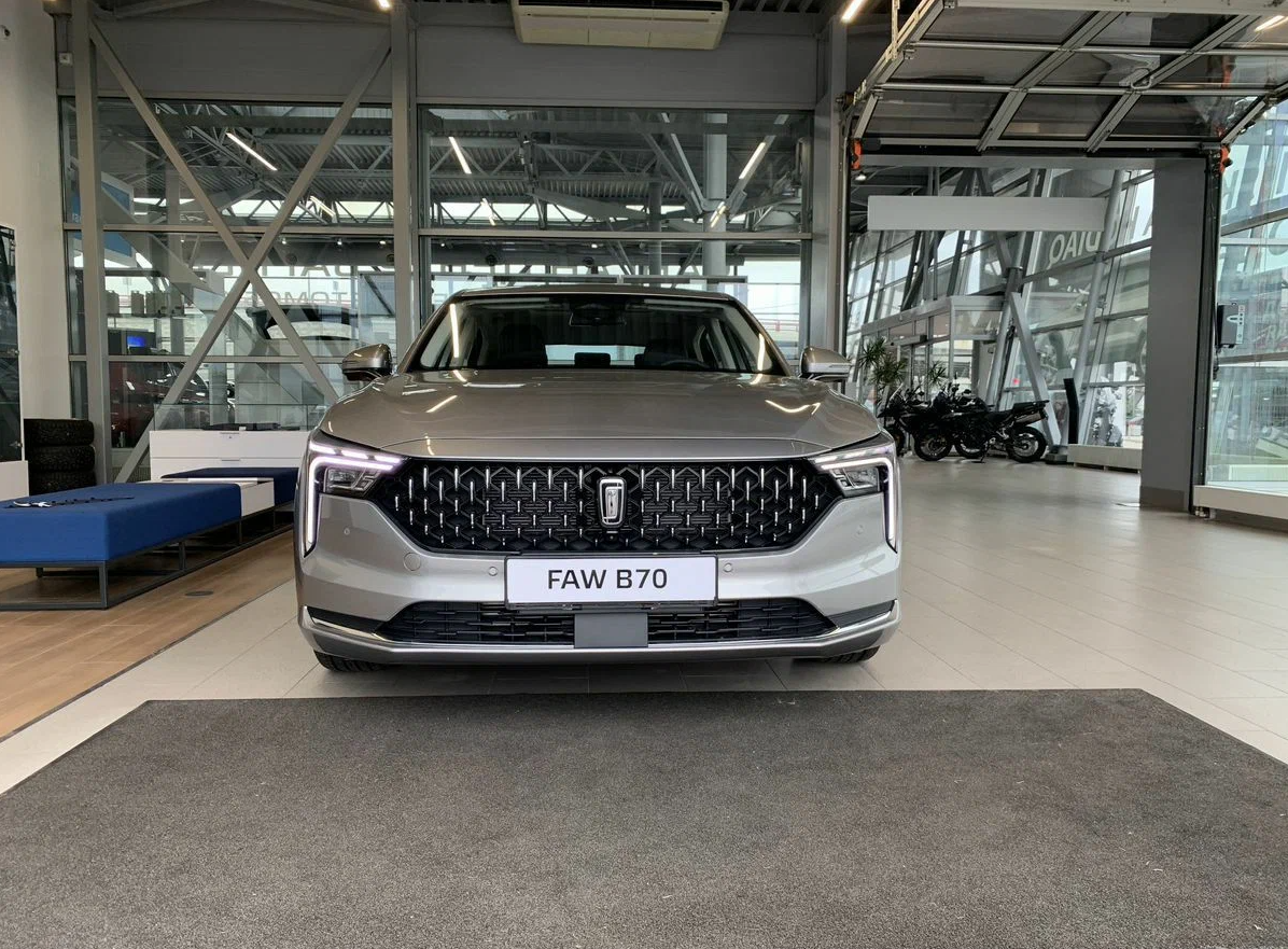 *FAW входит в топ-5 наиболее узнаваемых автомобильных брендов из Поднебесной на российском рынке в 2023 году. По результатам онлайн-опроса среди более чем 3 тысяч автовладельцев, проведённого ведущим аналитическим агентством в сфере автобизнеса — «Автостат».