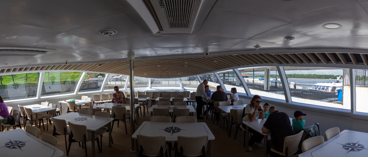 салон, вид в нос