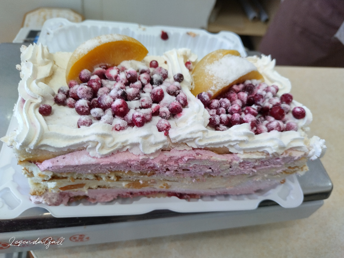 Брусника с персиком