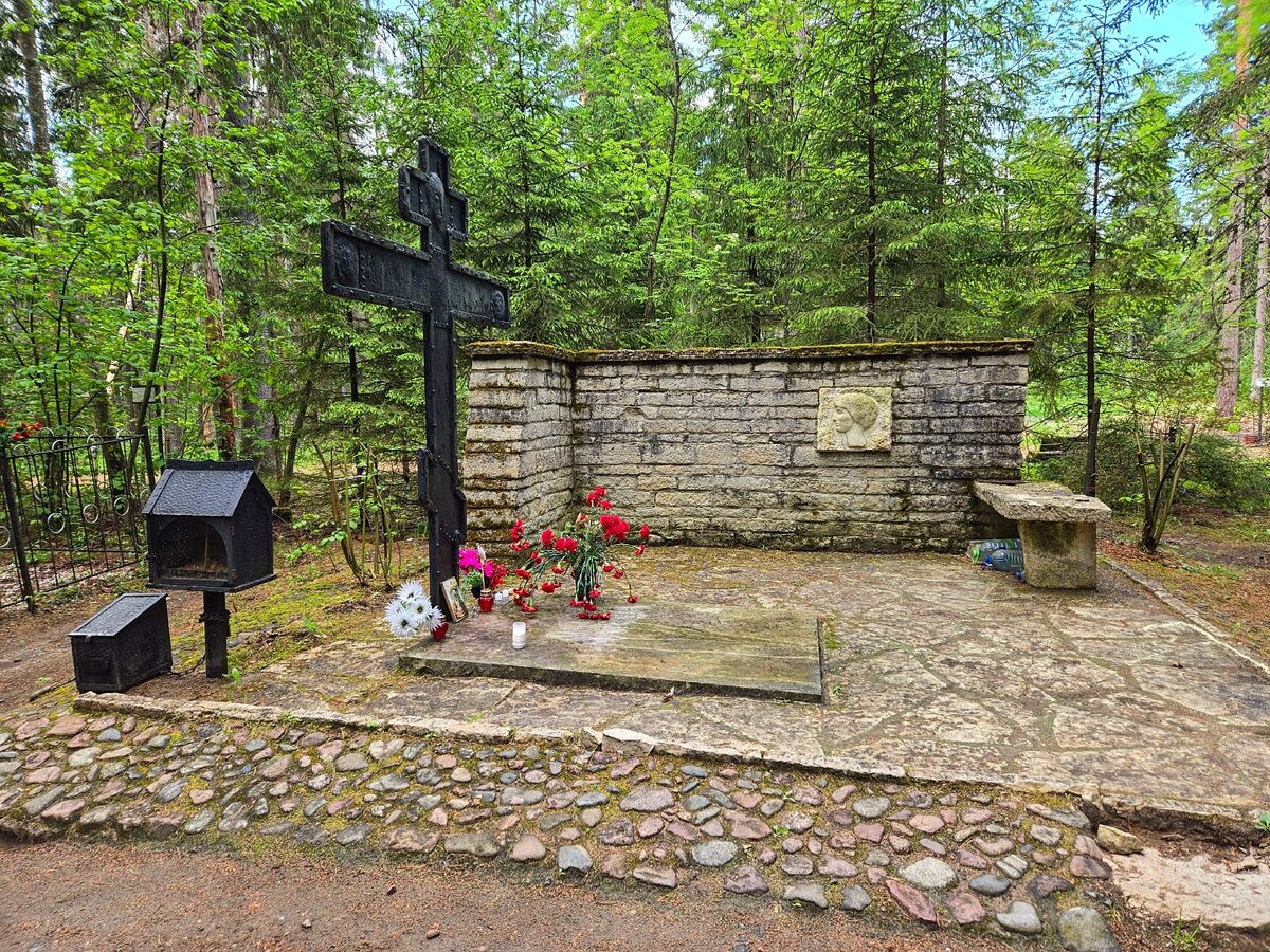 Могила Анны Ахматовой