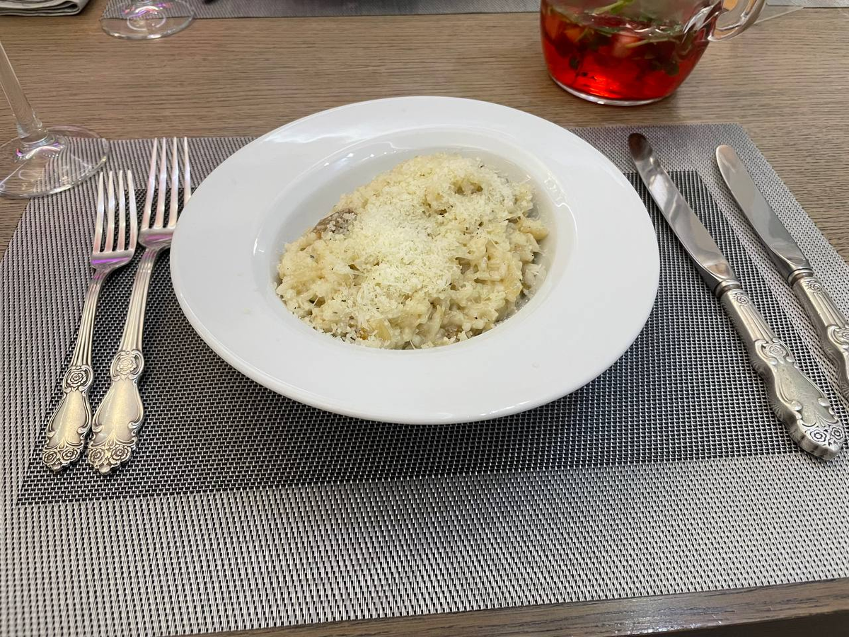 Ризотто с белыми грибами и пармезаном (а пармезан-то московский)