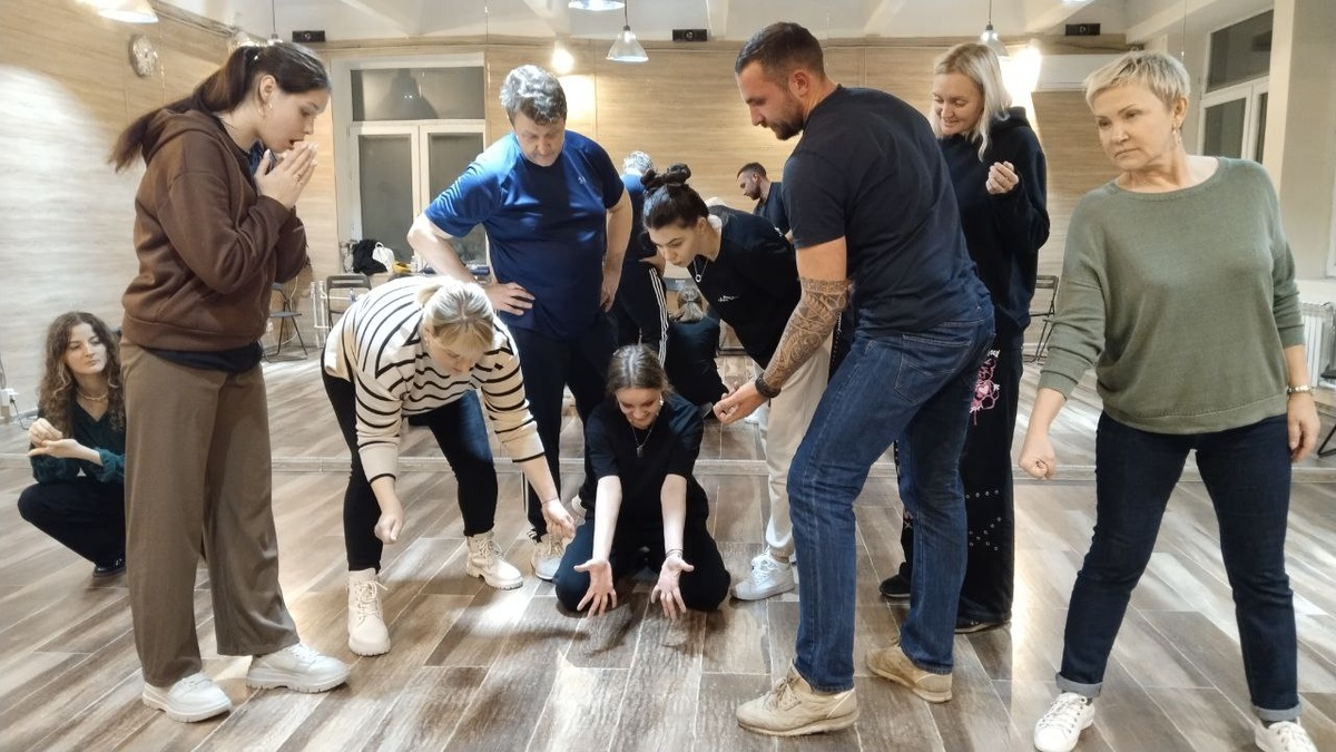 На курсах актерского мастерства вы попробуете себя в разных ролевых ситуациях.