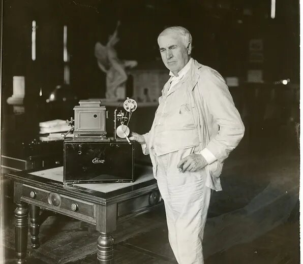    Эдисон и его фонографThomas Alva Edison Foundations