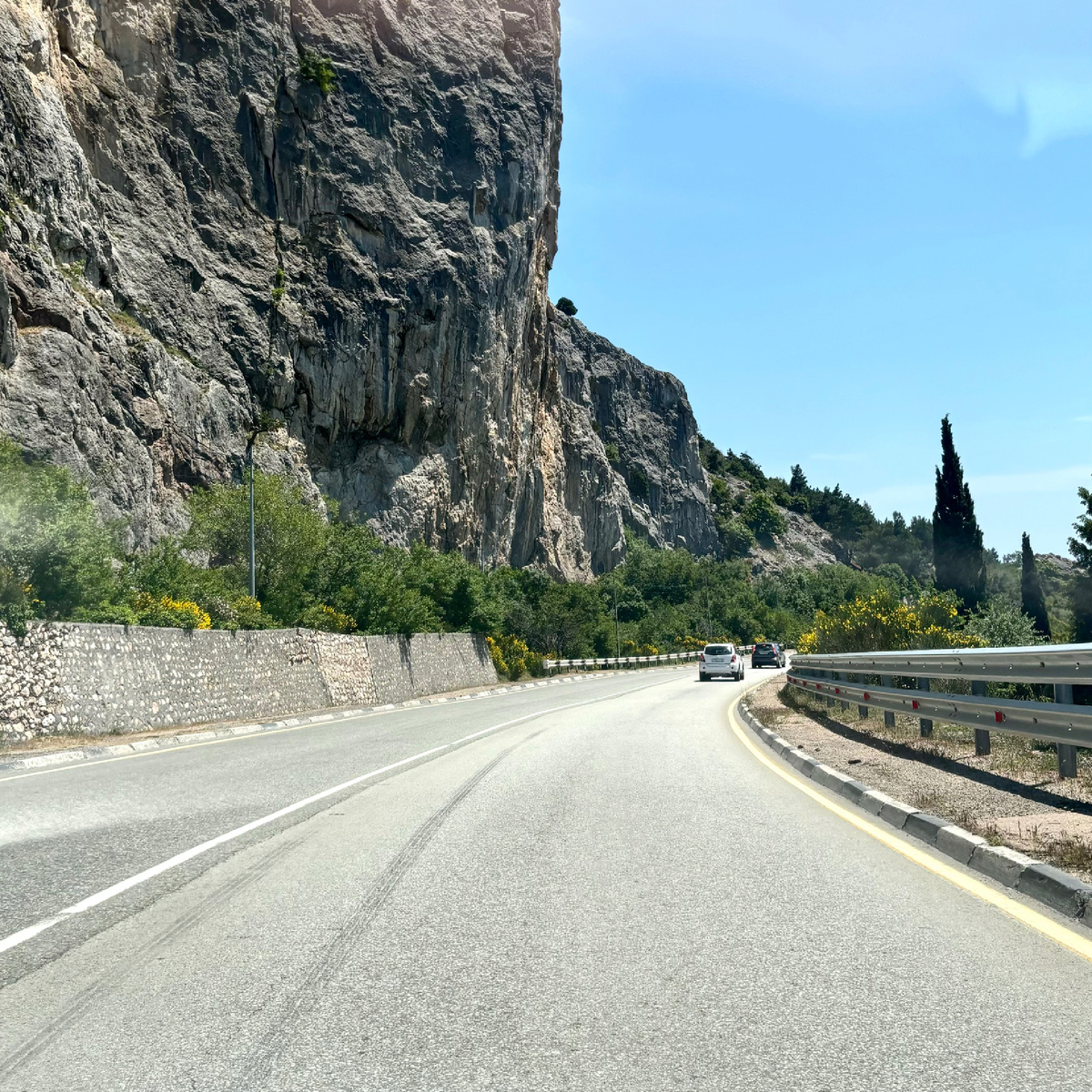 В Крыму мы брали машину в аренду, чтобы не сидеть на одном месте