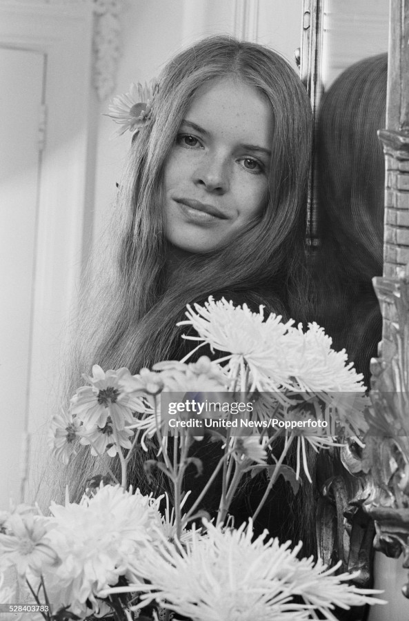 Энн савой. Актриса teresa ann savoy. Тинто брасс салон китти. Teresa ann savoy. Тинто брасс салон китти.