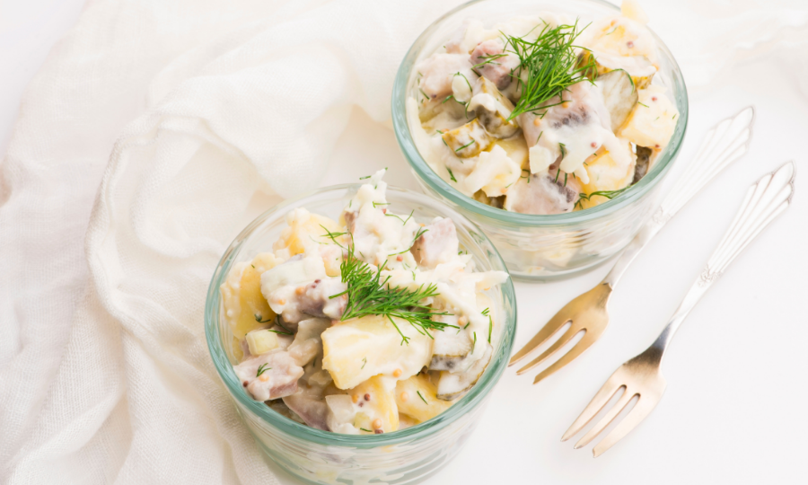 Удивите своих близких: салат «Русский» с селедкой — не то, что они ожидают! Новый фаворит на вашем столе