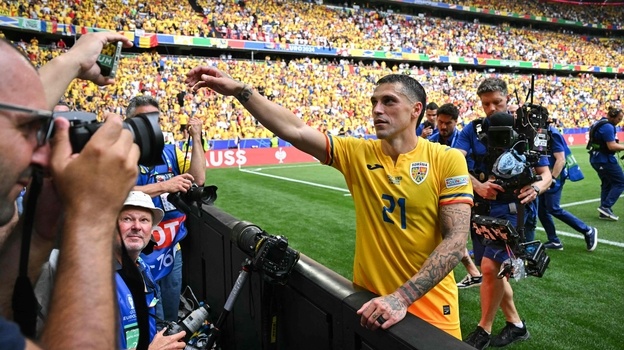    Николае Станчу праздует гол в матче Румыния — Украина на Евро-2024. AFP