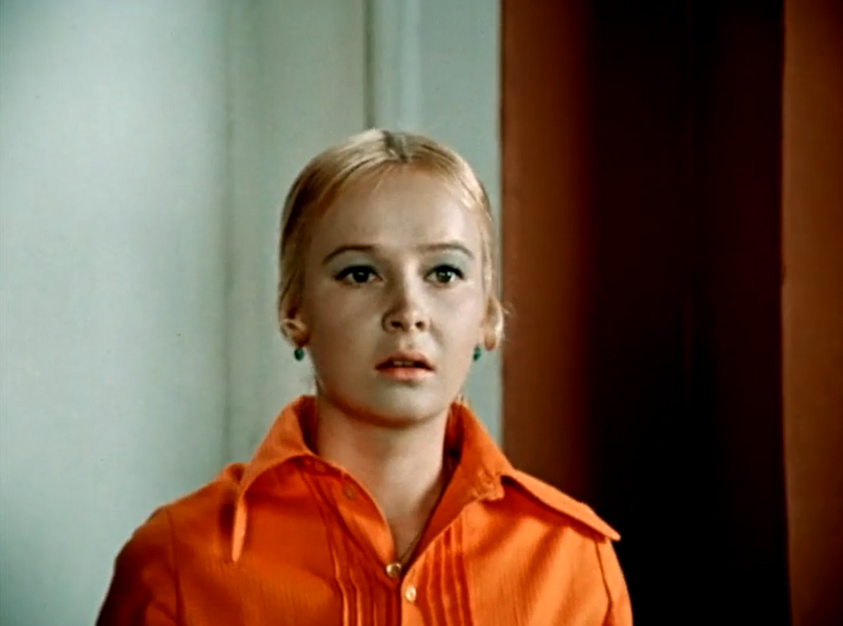Наталия Богунова. Кадр из кинофильма "Большая перемена", 1972 г., режиссер Алексей Коренев, сценаристы Алексей Коренев, Георгий Садовников, композитор Эдуард Колмановский (скриншот)
