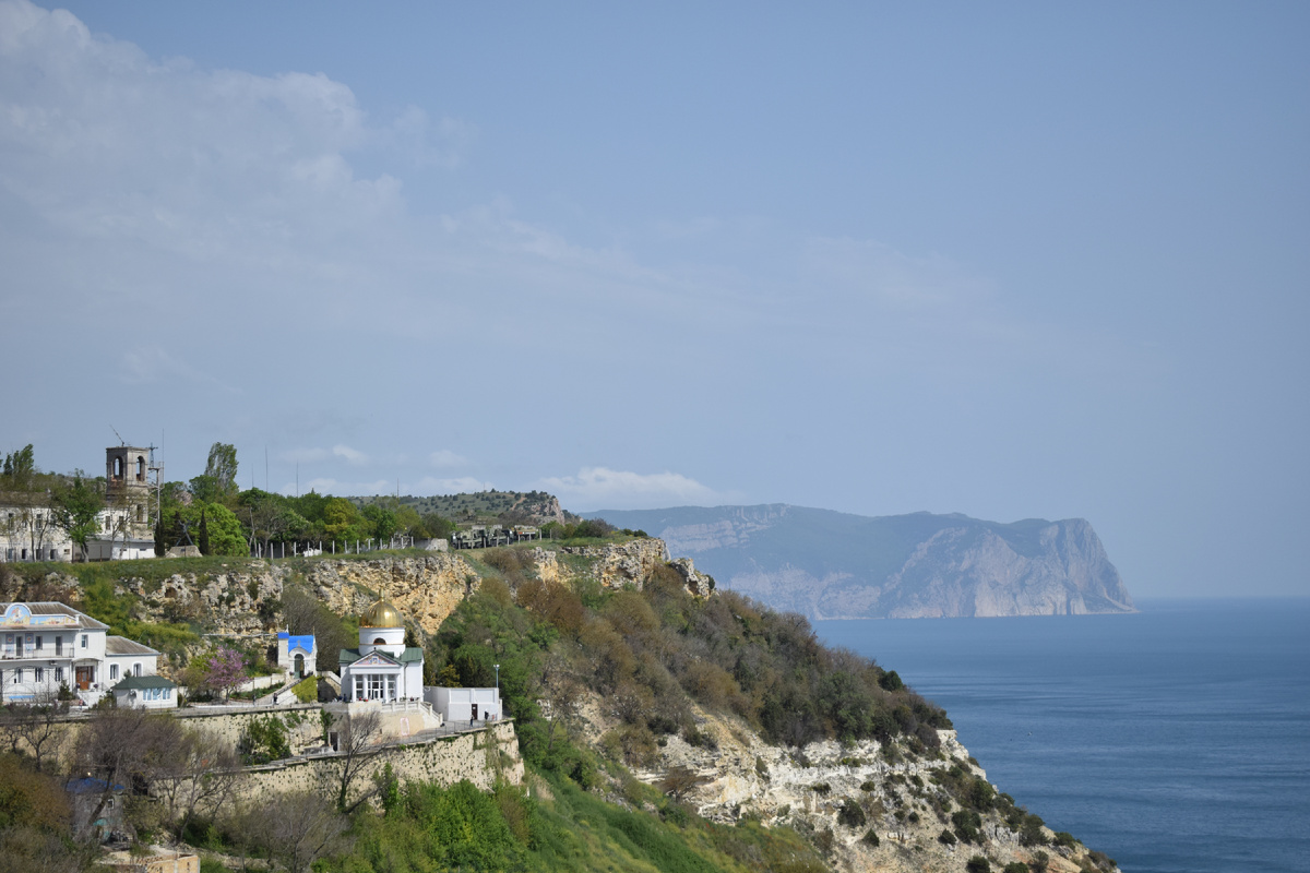 Свято-Георгиевский монастырь и военная часть. Мыс Фиолент. Крым. Фотография автора статьи. 