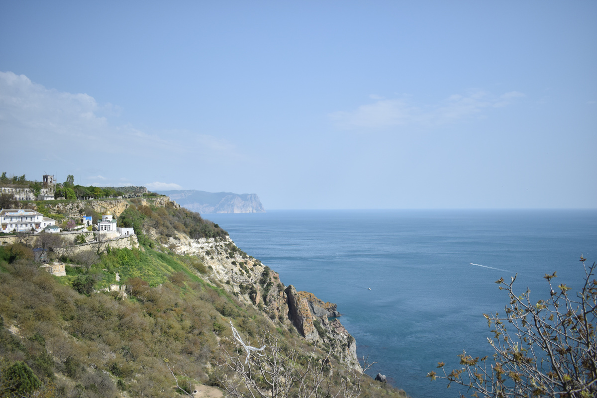 Свято-Георгиевский мужской монастырь. Панорамный вид Фиолента. Фотография автора статьи. 