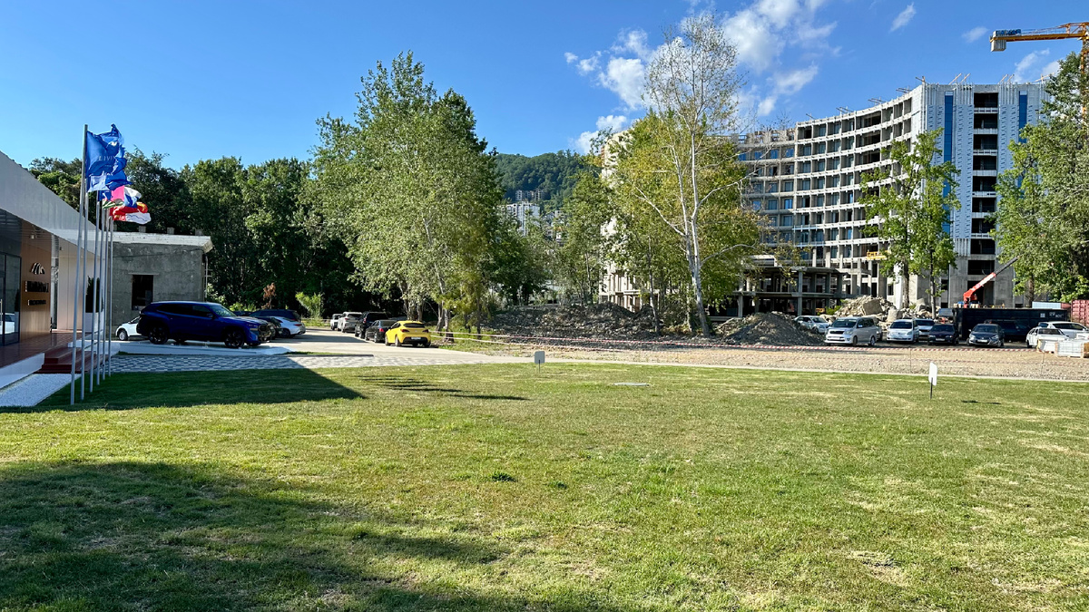 Фото отражает равнинный рельеф и простор территории в 5.6 Га