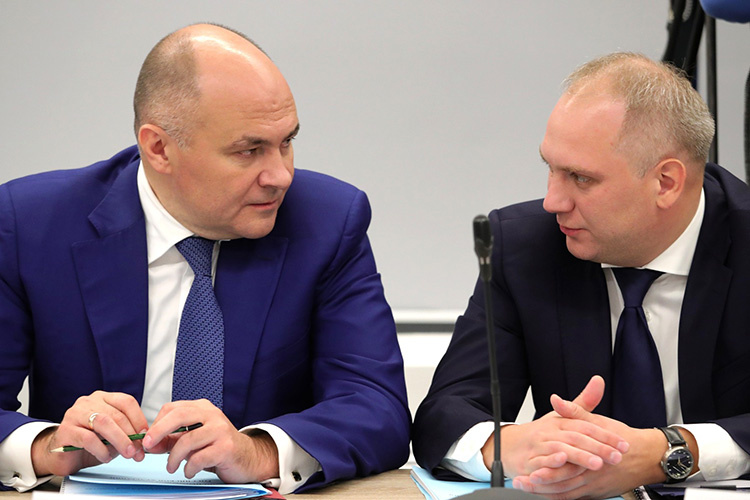    Первым замглавы минобороны стал заместитель министра финансов Леонид Горнин (на фото слева).   
Фото: kremlin.ru