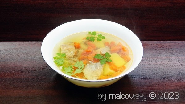 Уха двойная из окуня и форели