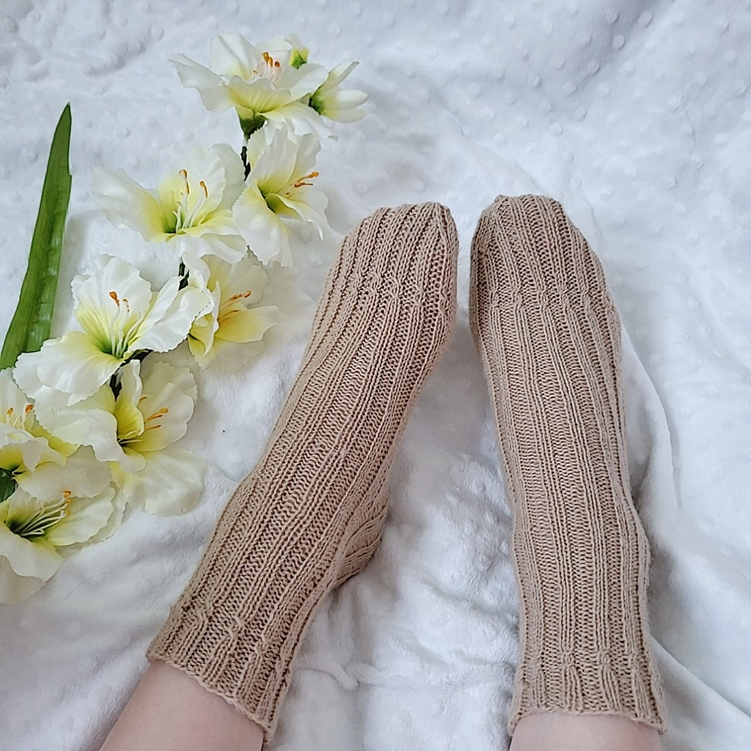 Милые носки спицами резинкой
