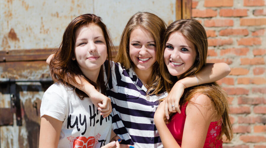    Всегда ли друзья одинаково относятся друг к другу? Фото: GLRL, по лицензии shutterstock.com