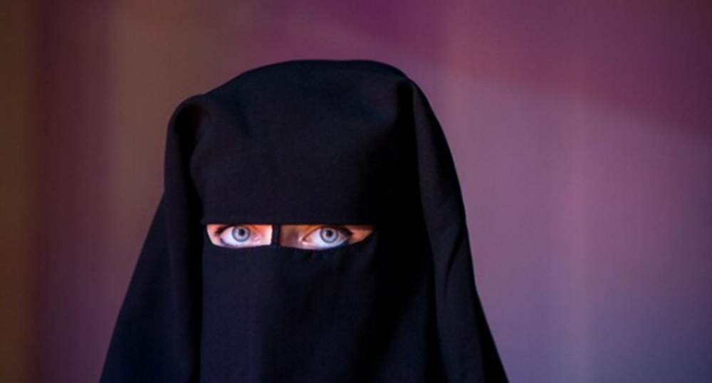 В такую одежду пытаются одеть мусульманок в России...  Фото: Freepik.com 