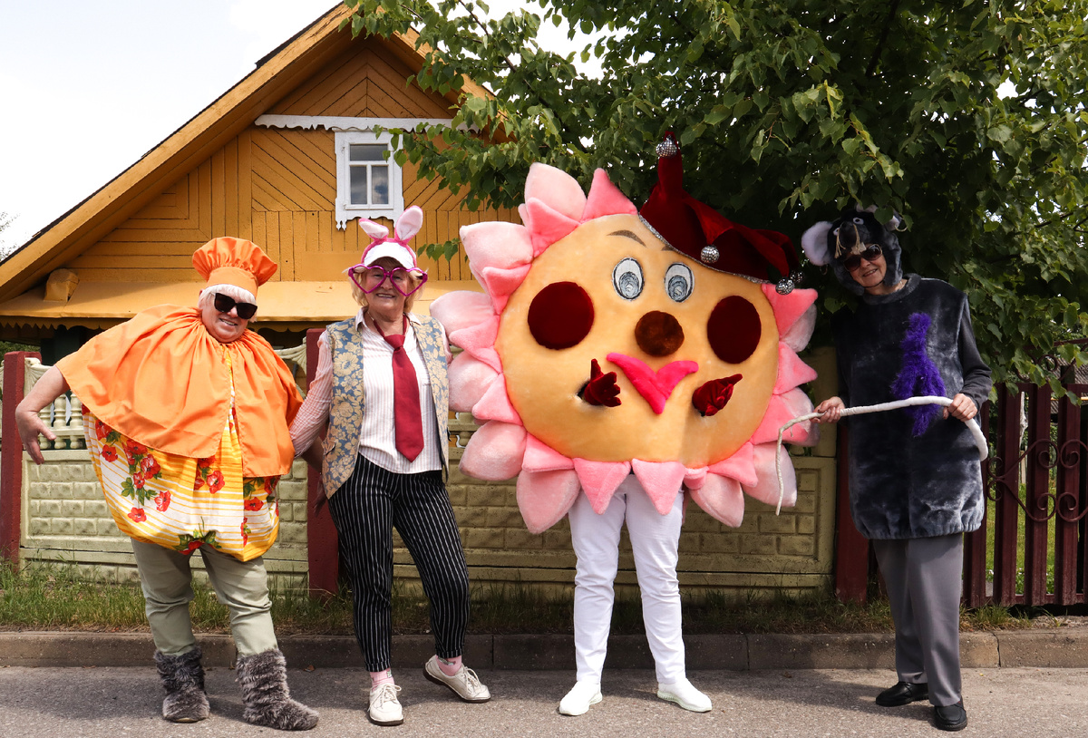 Участники народного театра- студии игры "Карагод" на Фестивале в Дятлово. Фото М.Самолевич