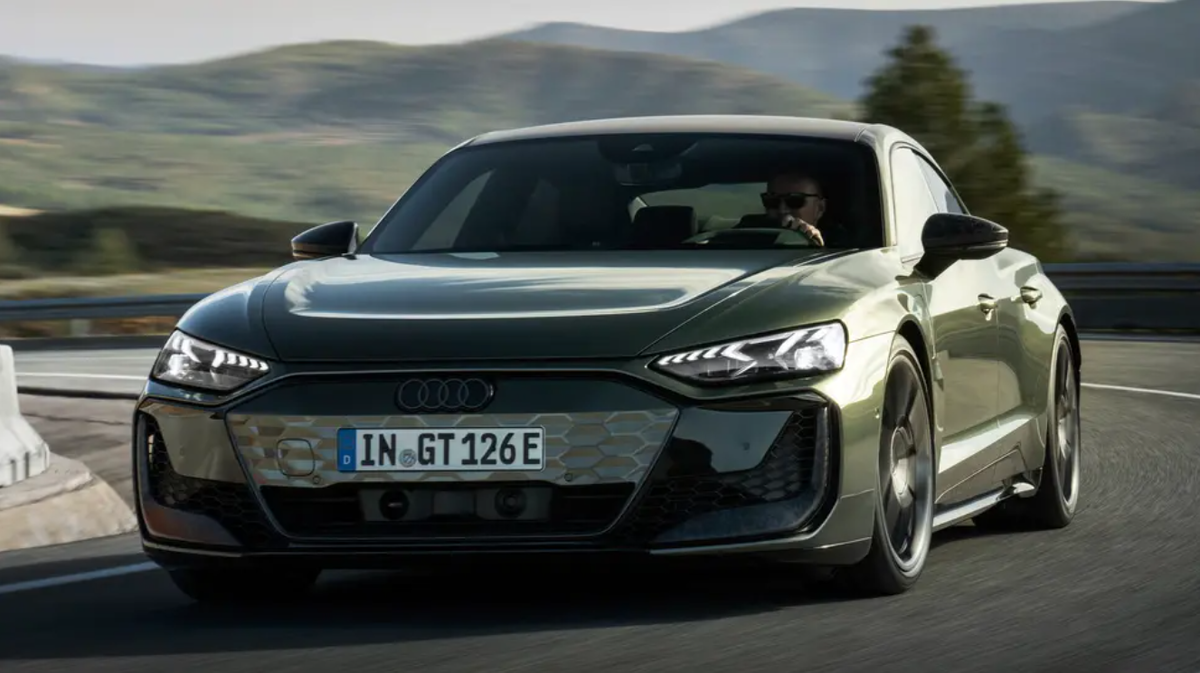 Новый электрический спорткар Audi RS e-Tron GT Performance, флагманская модель линейки e-Tron GT - самая мощная серийная дорожная Ауди за всю историю Компании из Ингольштадта!