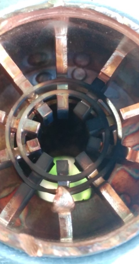 Вот такое оребрение изнутри. Следы копоти - результат экспериментов.