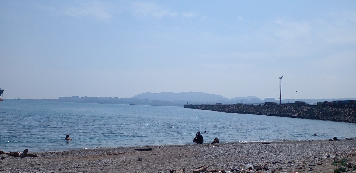 В этом году рано открыли пляжный сезон.