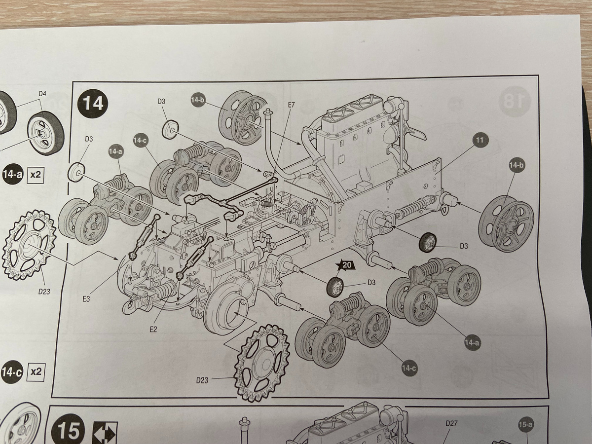 Ходовая часть сборной модели. На мой взгляд - поразительное сходство с трактором ДТ-75