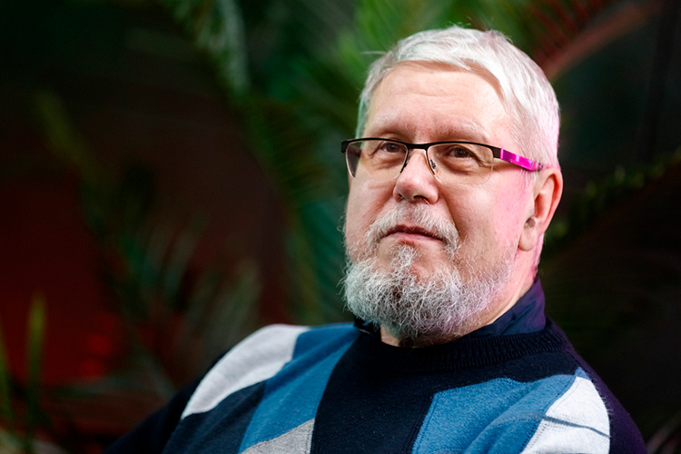    Как полагает философ, футуролог Сергей Переслегин «проект Израиль» должен или трансформироваться в «настоящее государство», или же быть закрытым