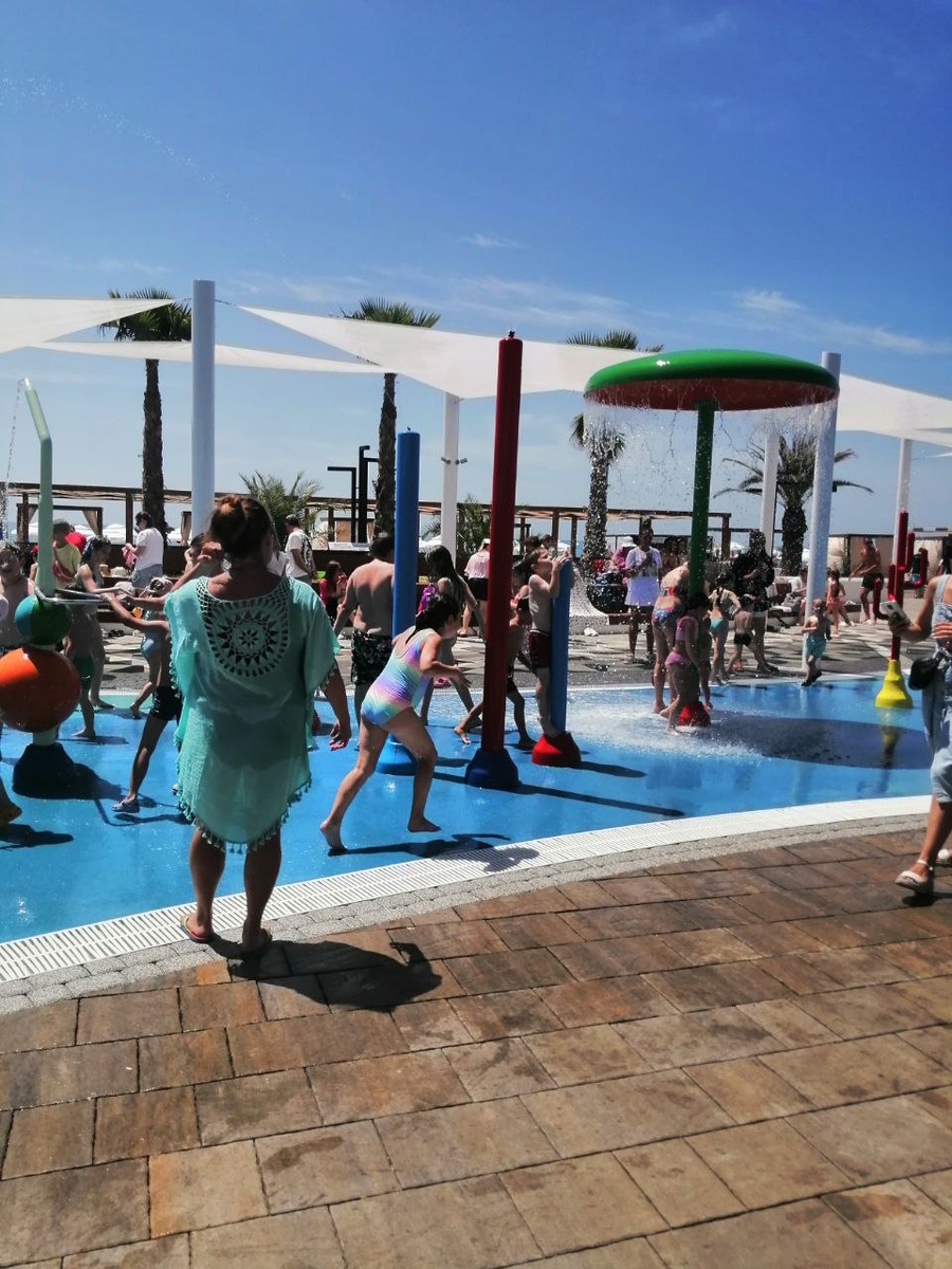 Фонтаны для детей, их здесь тоже куча=)