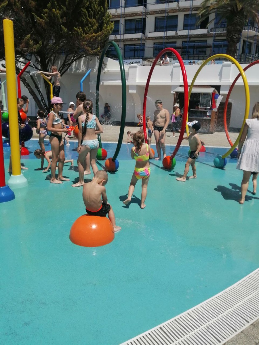 Найдите Оливию на фото;)