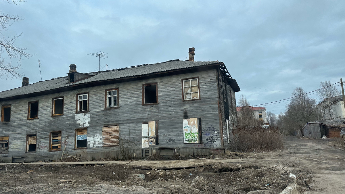 В холоде, грязи и безнадёге». Как живут люди в Архангельске среди  покосившихся бараков, разрухи, блеска и серости (много фото+)? | Жизнь в  движении | Дзен