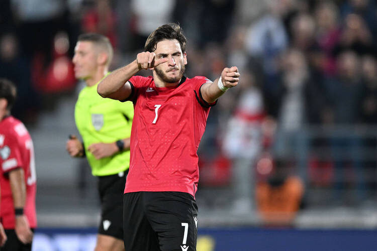    Полузащитник сборной Грузии Хвича Кварацхелия.   
Фото: globalloopress.com