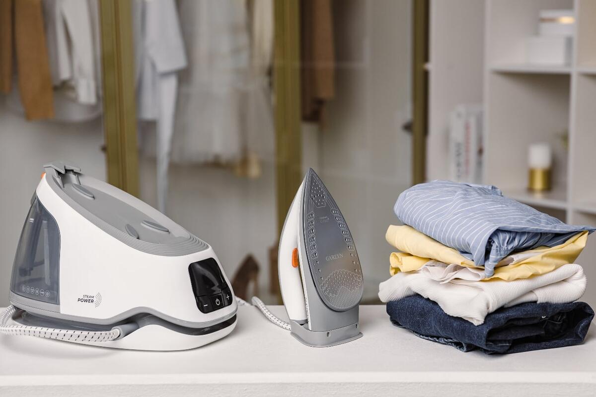 На фото парогенератор Garlyn GST-08 Pro