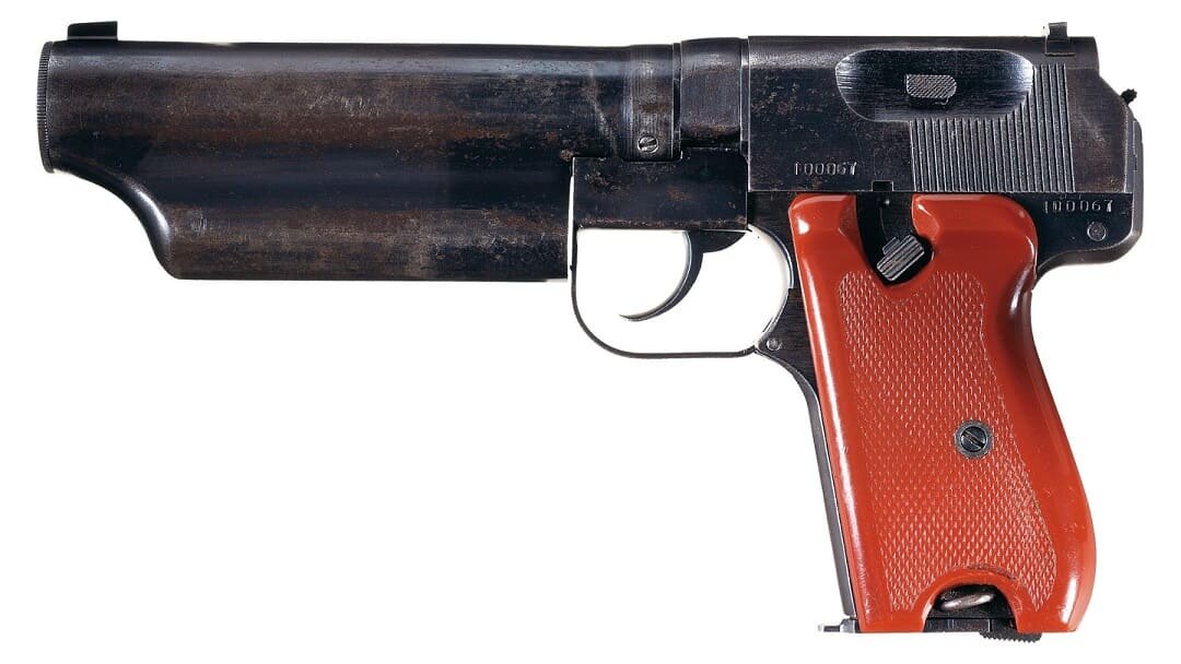 Пистолет Тип 64 (Китай). Обратите внимание на кнопку на затворе.