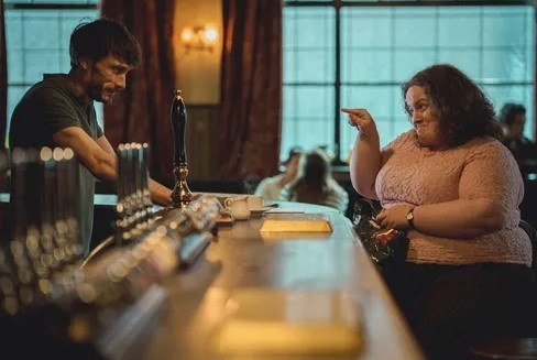 С лестницы ЗАГСа он бы её на руках не спустил