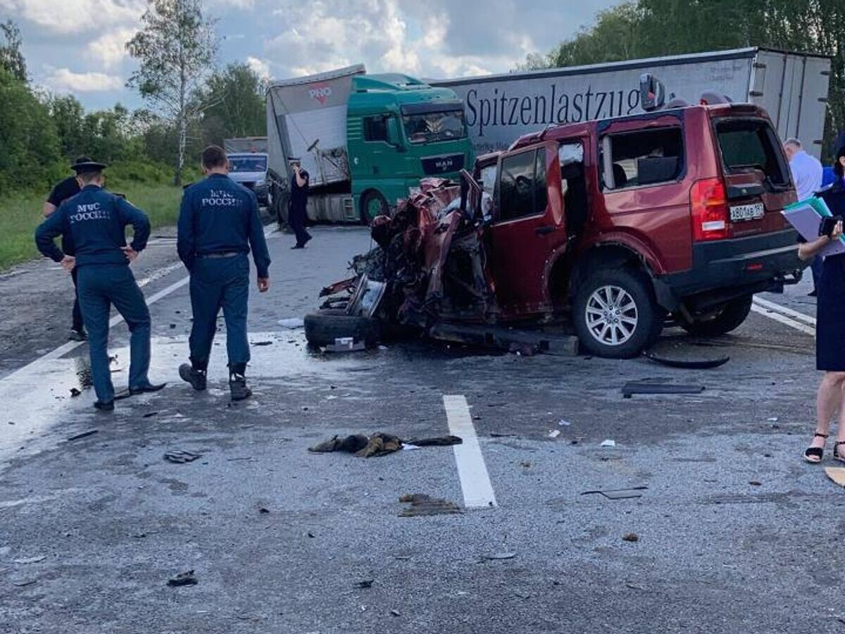    Место массового ДТП на трассе М5 "Урал" в Рязанской области© Фото : ПРОКУРАТУРА РЯЗАНСКОЙ ОБЛАСТИ/Telegram