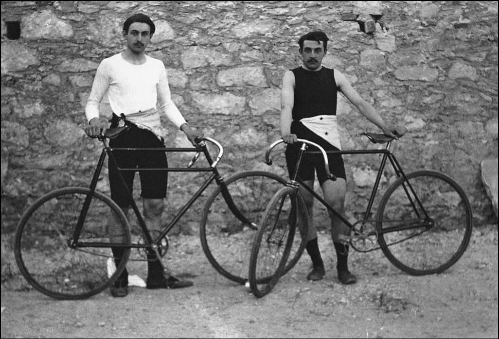 Леон Фламан слева