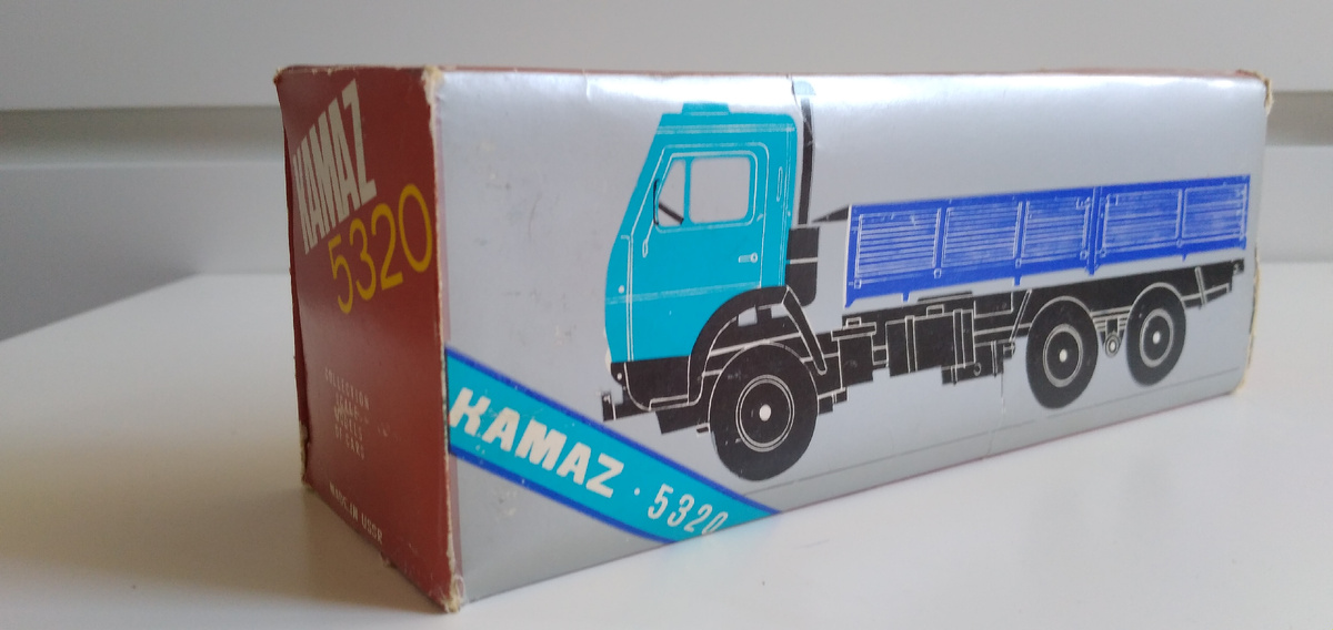 Коробка сзади