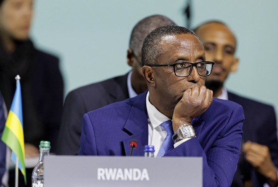    Министр иностранных дел Руанды Винсент Бирута принимает участие в первом пленарном заседании саммита по Украине