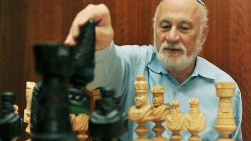 Борис Гулько белыми красавцами-конями ставит мат Карену Григоряну в юниорском всесоюзном турнире по шахматам (Вильнюс, 1971, 1-0, индийская)