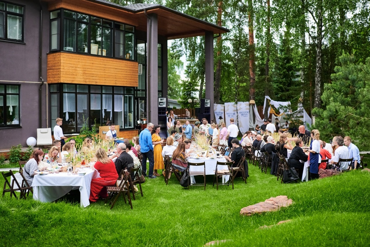    В летнем саду ресторатора Ильи Тютенкова прошел Adventure Brunch (фото 1)