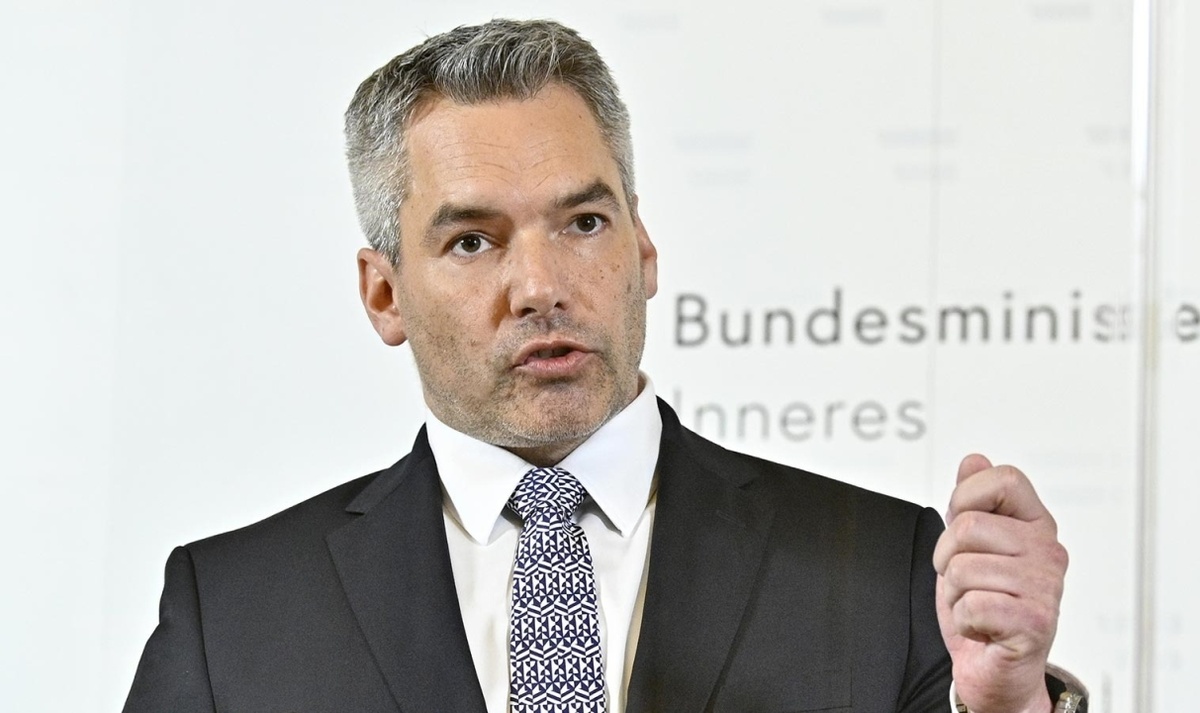    Канцлер Австрии назвал удары Украины по России допустимыми